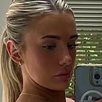 Holly Humphreyss Nagie