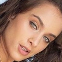 Uma Jolie Nagie